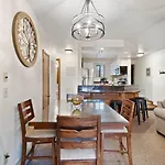 Beautiful Seven Springs- 2 Bed, 2 Bath Condo