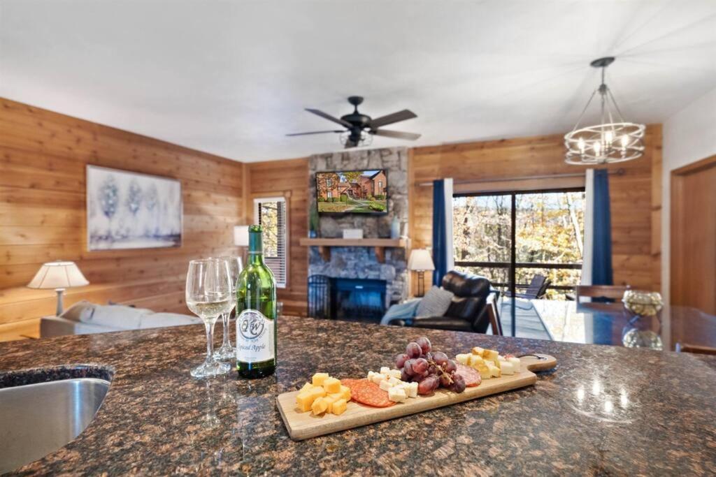 Beautiful Seven Springs- 2 Bed, 2 Bath Apartment
