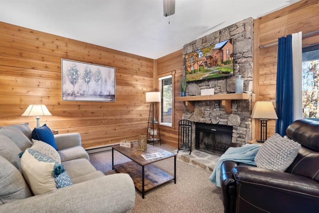 Beautiful Seven Springs- 2 Bed, 2 Bath