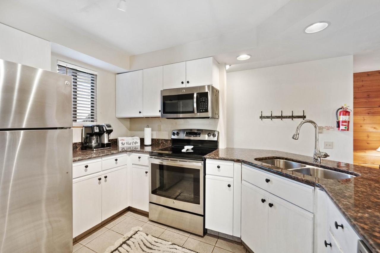 Beautiful Seven Springs- 2 Bed, 2 Bath * Champion