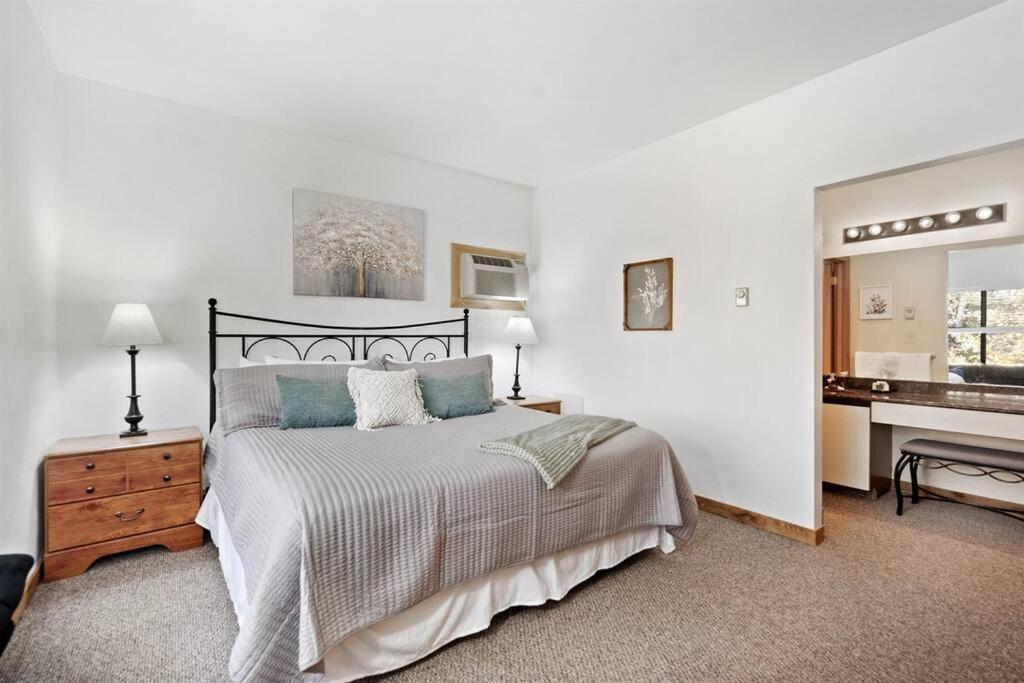 Apartment Beautiful Seven Springs- 2 Bed, 2 Bath Champion