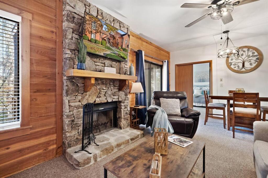 Beautiful Seven Springs- 2 Bed, 2 Bath Apartment *