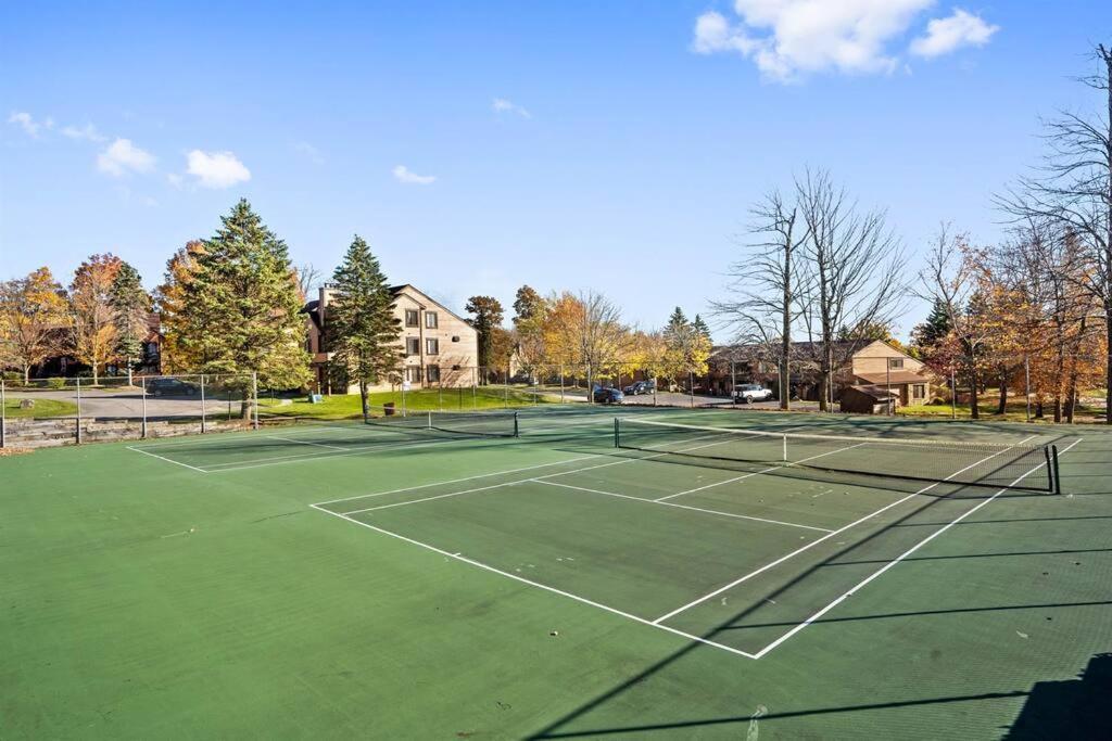 Beautiful Seven Springs- 2 Bed, 2 Bath Apartment *