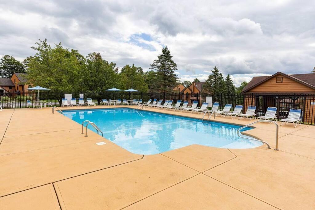 Beautiful Seven Springs- 2 Bed, 2 Bath Champion