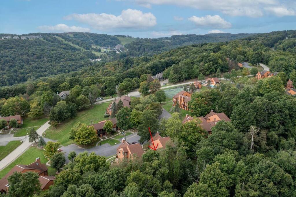 Beautiful Seven Springs- 2 Bed, 2 Bath Apartment *