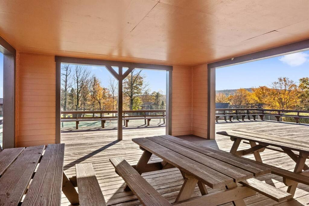 Beautiful Seven Springs- 2 Bed, 2 Bath Champion